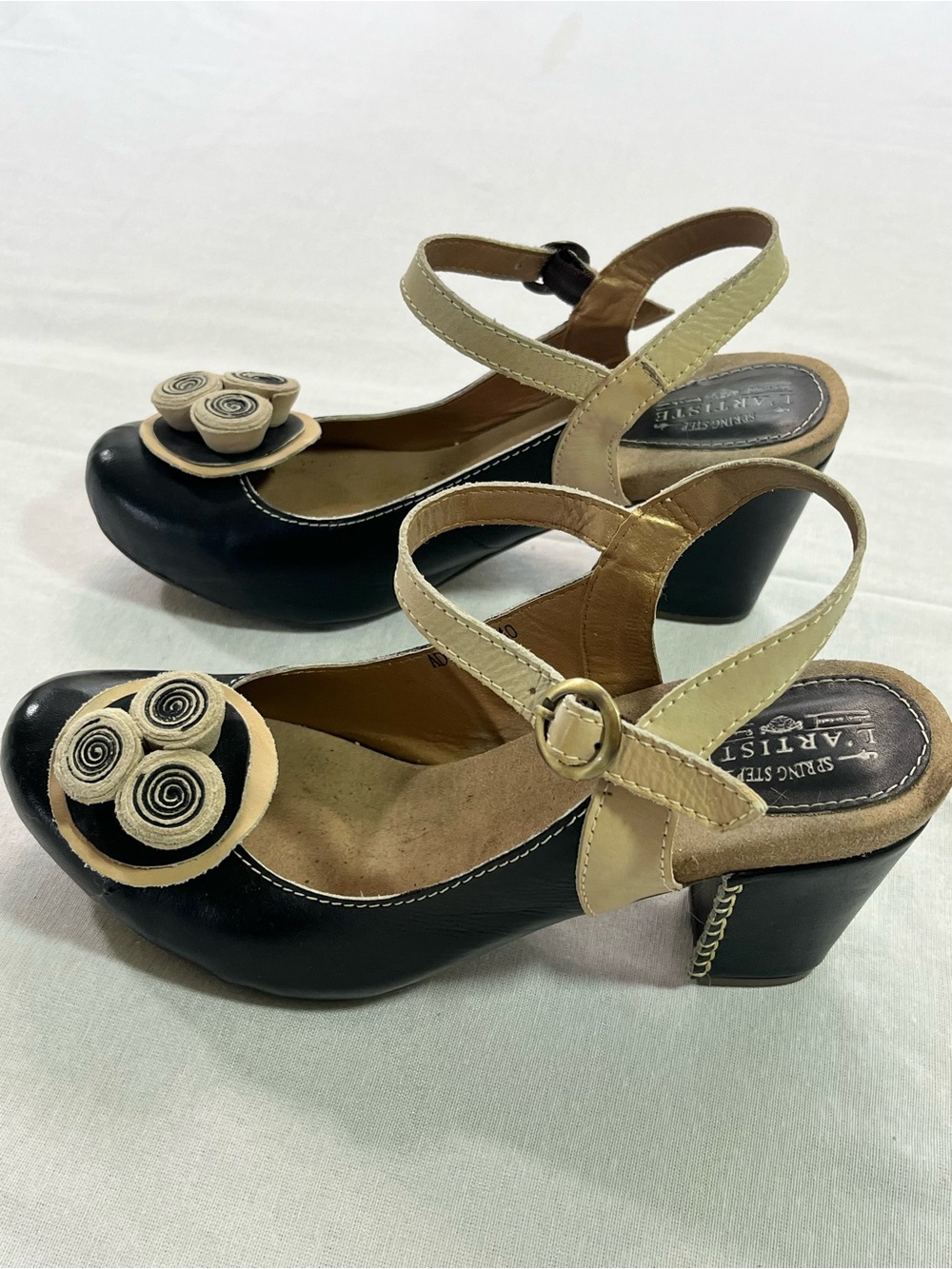 L'ATISTE Black and Beige Floral Accent Mary Jane Heels